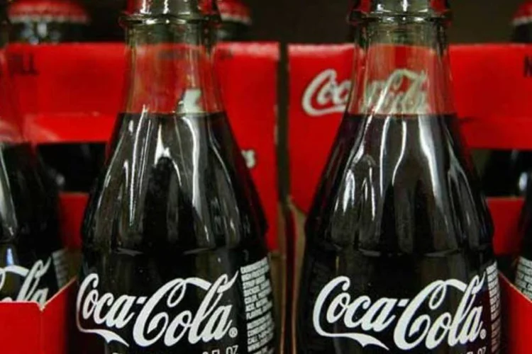 
	&nbsp;

	Garrafas de Coca-Cola: marca anunciou &quot;compromissos globais para ajudar no combate &agrave; obesidade&quot;
 (Justin Sullivan/Getty Images)