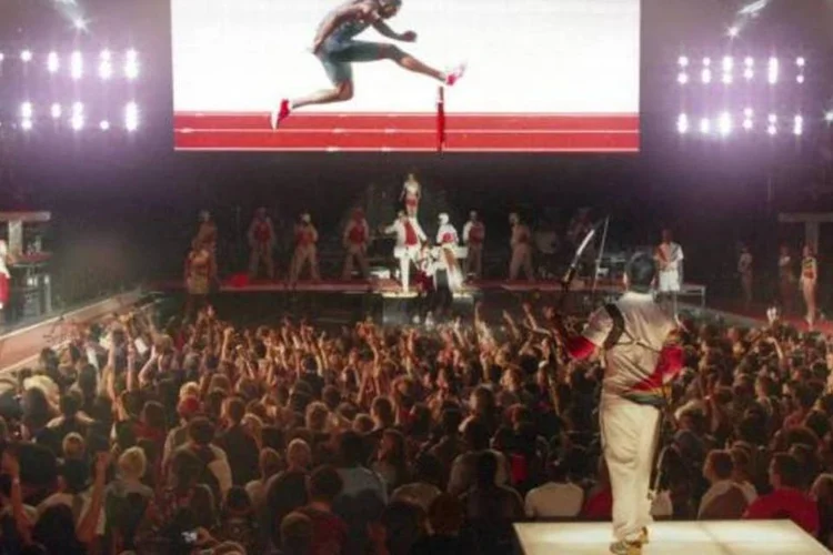 
	Comercial da Coca-Cola: para efeito de compara&ccedil;&atilde;o, em Buenos Aires, a TV aberta teve em m&eacute;dia 440 novos comerciais por m&ecirc;s no mesmo per&iacute;do
 (Divulgação)