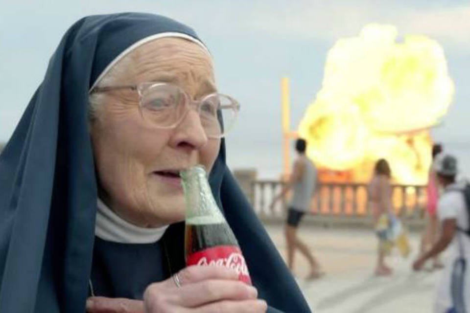 Coca-Cola ajuda pessoas sem sorte em anúncio