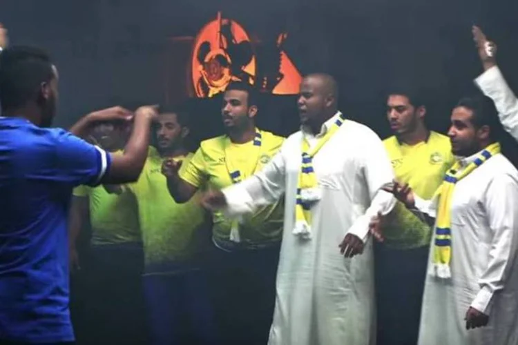 
	Na Ar&aacute;bia Saudita, o &quot;derby&quot; entre Al-Hilal e Al-Nasr tamb&eacute;m solta as suas fa&iacute;scas
 (Reprodução/YouTube)