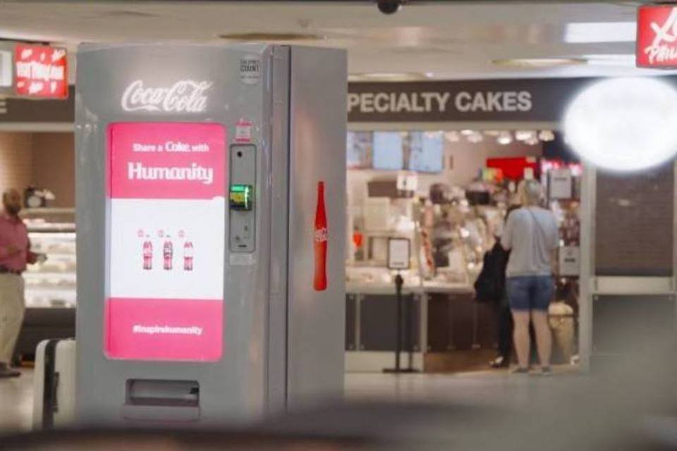 Coca-Cola presenteia quem compartilha humanidade
