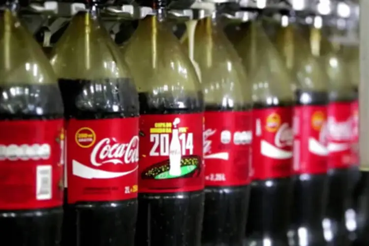 
	Coca-Cola: empresa diz que contamina&ccedil;&atilde;o por mofo em garrafa lacrada de refrigerante foi causada por &quot;armazenamento incorreto, exposi&ccedil;&atilde;o ao sol ou impactos&quot;
 (Reprodução/Coca-Cola)