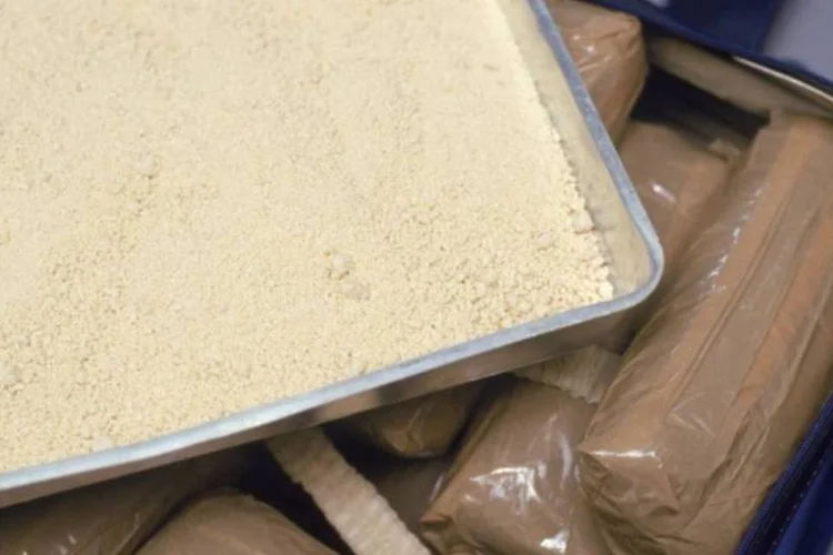 A polícia descobriu indícios de ocultação de droga em contêineres despachados no Porto de Paranaguá (Luizinho Coruja/Contigo)