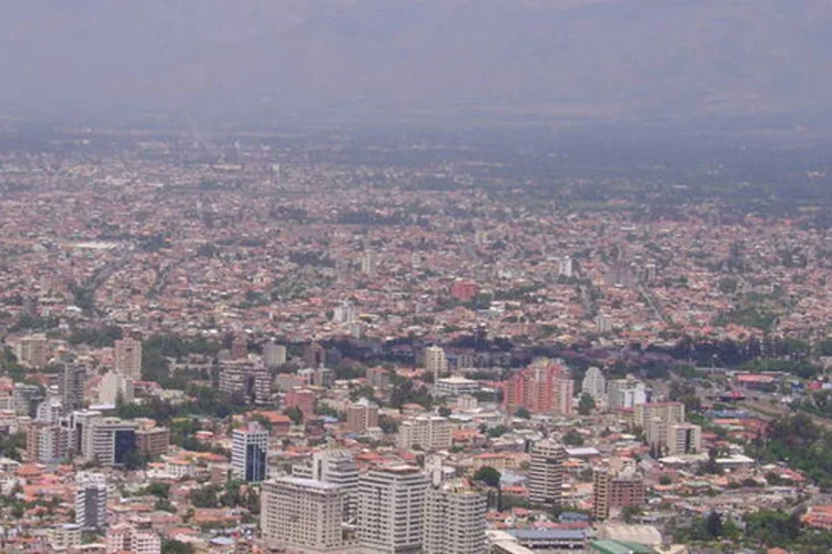 
	Vista a&eacute;rea da cidade boliviana Cochabamba:&nbsp;alerta afeta v&aacute;rias prov&iacute;ncias nos departamentos de Santa Cruz, La Paz, Cochabamba e Beni
 (Wikimedia Commons/ozziebackpacker)