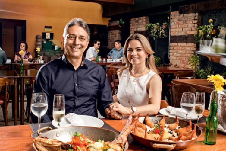 Afrânio Barreira e sua mulher, Daniela: decoração caprichada e porções para dividir (Drawlio Joca / EXAME PME)