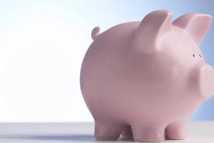 Cofre em formato de porco: veja o passo a passo para declarar o dinheiro aplicado na poupança e os rendimentos obtidos com a aplicação (Thinkstock/Hemera Technologies)