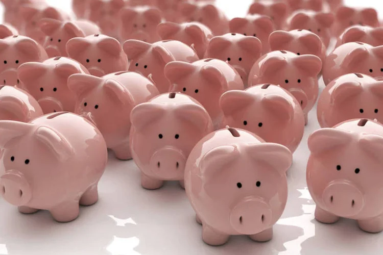 Poupança: dízimo é o compromisso financeiro mais importante de muitas famílias, segundo estudo (Argonavt/Thinkstock)