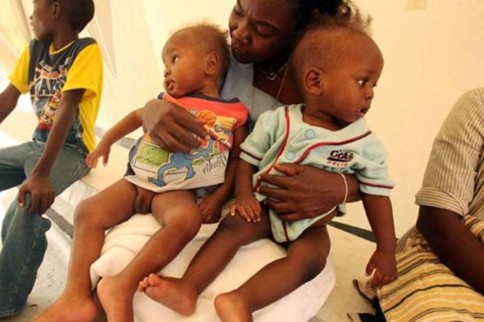 
	C&oacute;lera no Haiti: &nbsp;a epidemia da doen&ccedil;a matou 7,6 mil pessoas e 331 mil foram hospitalizadas
 (Mario Tama/Getty Images)