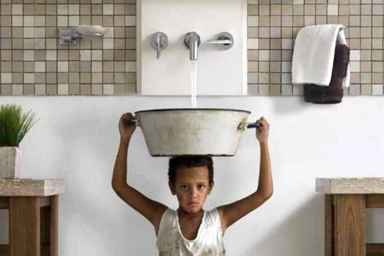 Campanha da Colgate: realidade da falta de água e do desperdício (Divulgação)