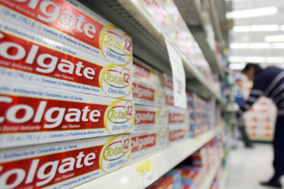 Vendas da Colgate caem 3,2% no trimestre por dólar forte