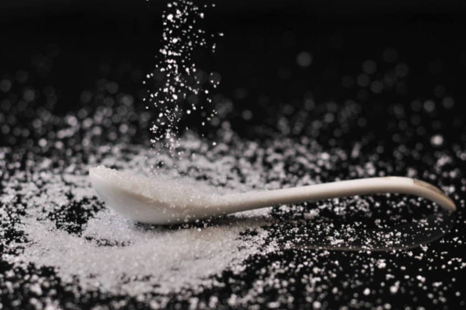 Reino Unido vai taxar açúcar na indústria de refrigerantes