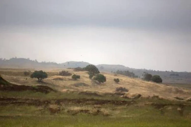 
	Vista das Colinas de Gol&atilde;, na fronteira entre Israel e S&iacute;ria: UE exigiu liberta&ccedil;&atilde;o de boinas azuis da ONU
 (Menahem Kahana/AFP)