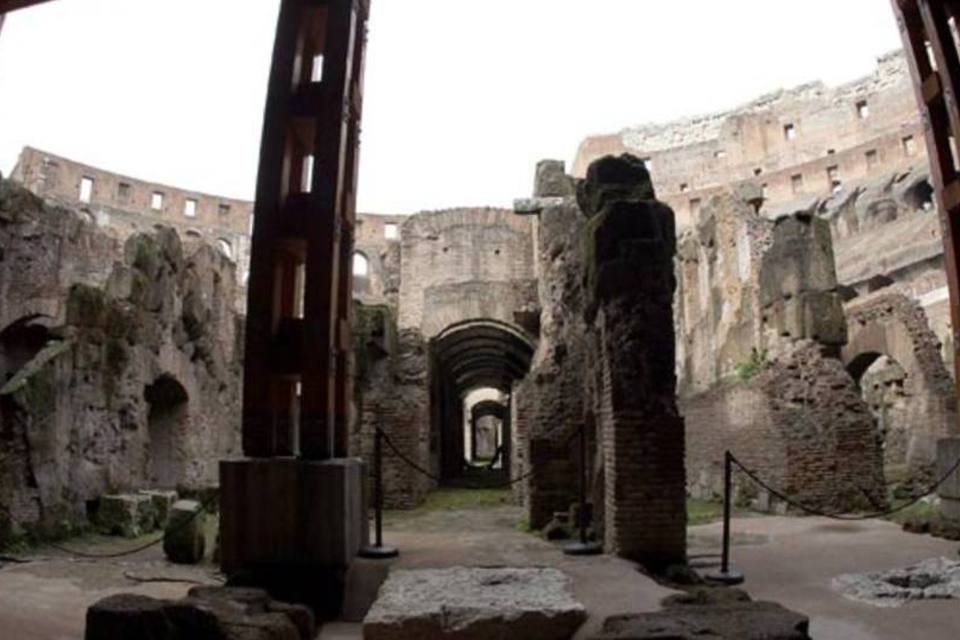 Itália debate possibilidade de colocar piso no Coliseu
