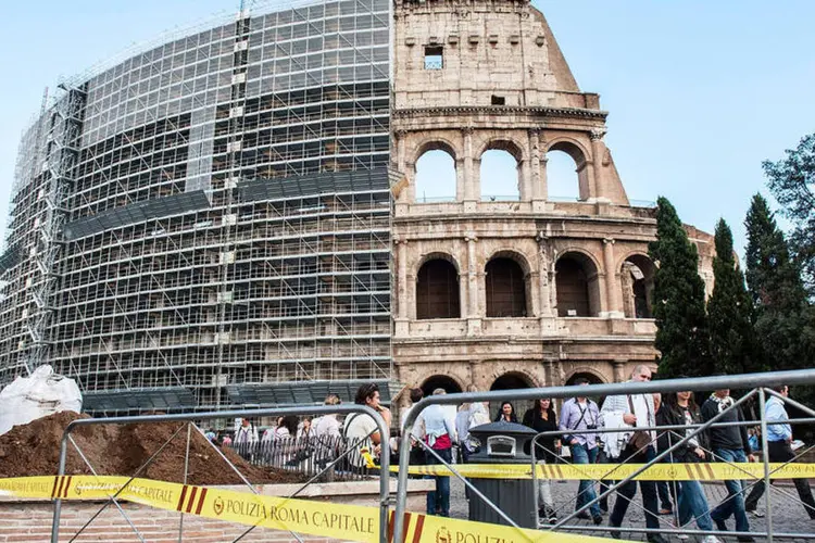 Vista geral das obras de restauração do Coliseu de Roma, na Itália (Giorgio Cosulich/Getty Images)