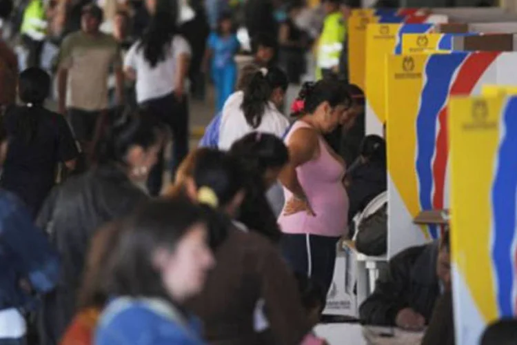 Colombianos votam para eleger novo presidente do país (.)
