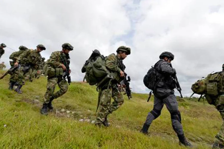 
	Ex&eacute;rcito colombiano: trata-se do pior acidente da avia&ccedil;&atilde;o militar registrado na Col&ocirc;mbia desde que 16 policiais morreram em agosto em uma opera&ccedil;&atilde;o contra narcotr&aacute;fico
 (Mauricio Orjuela/AFP)