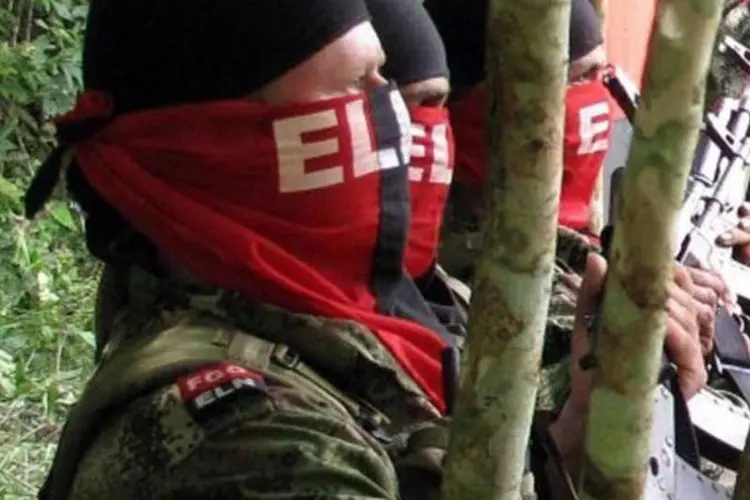 
	Membros da guerrilha do ELN: ex&eacute;rcito&nbsp;atribuiu a a&ccedil;&atilde;o &agrave; guerrilha
 (foto/AFP)