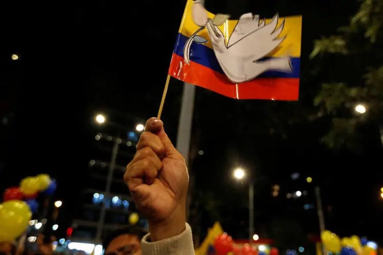 
	Paz: Colombianos comemoraram nas ruas acordo com as Farc
 (John Vizcaino/Reuters)