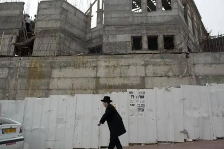 Casas em construção em colônia de Ramat Shlomo: autoridades israelenses divulgaram nesta sexta-feira os processos de licitação para a ampliação das colônias israelenses em quatro áreas da Cisjordânia (Ahmad Gharabli/AFP)