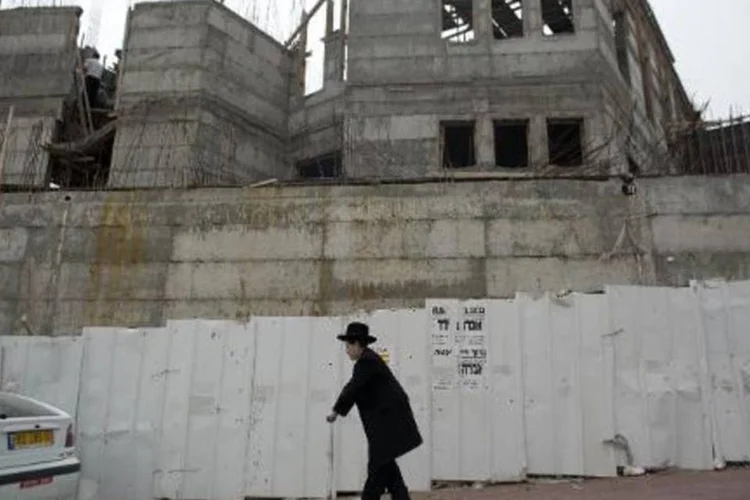 Casas em construção em colônia de Ramat Shlomo: autoridades israelenses divulgaram nesta sexta-feira os processos de licitação para a ampliação das colônias israelenses em quatro áreas da Cisjordânia (Ahmad Gharabli/AFP)