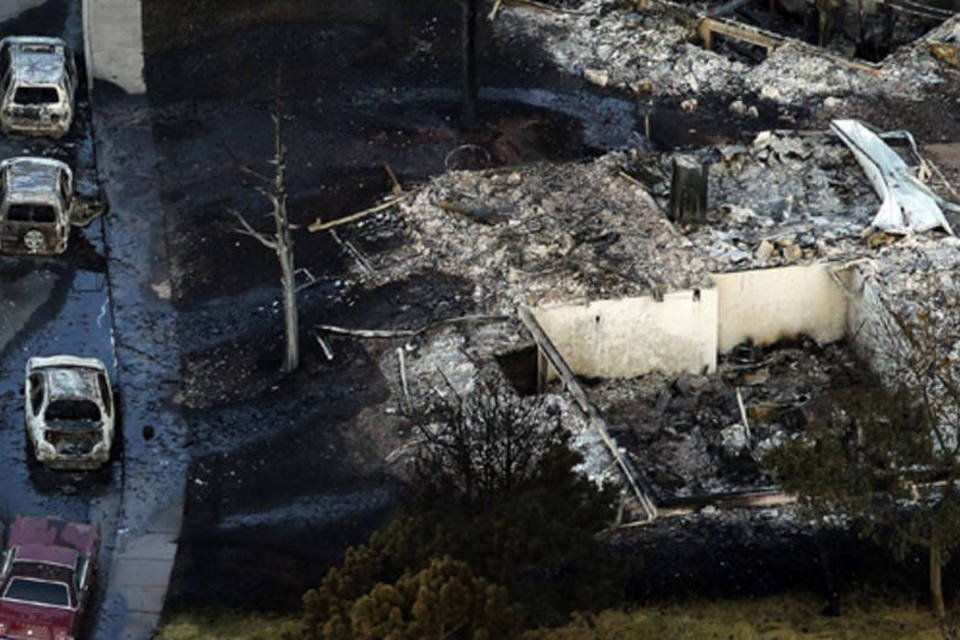 Incêndio florestal no Colorado é contido em 55%