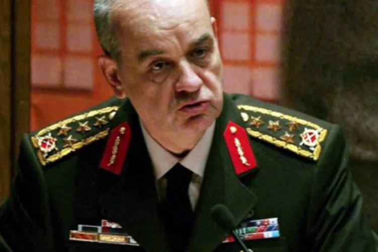 O general da reserva Ilker Basbug: esta é a primeira vez que um ex-comandante do Exército é preso (Adem Altan/AFP)