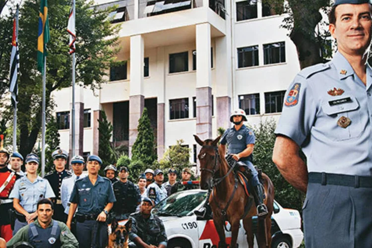 Coronel Alvaro Camilo, comandante-geral da PM de São Paulo, com alguns dos 100 000 funcionários da instituição
 (Omar Paixão/Divulgação)