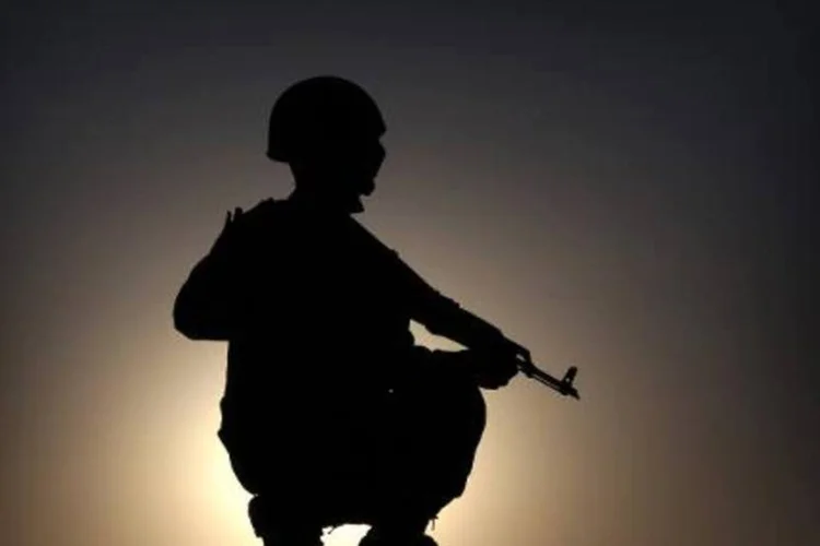 
	Combatente curdo peshmerga: alian&ccedil;a internacional deseja enviar armas aos curdos
 (Safin Hamed/AFP)