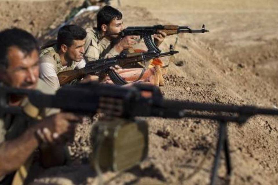 Curdos tentam defender cidade síria do Estado Islâmico