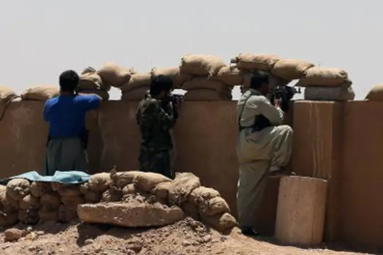
	Combatentes curdos: jihadistas assediam a cidade s&iacute;ria de Kobani e seus arredores
 (Karim Sahib/AFP)