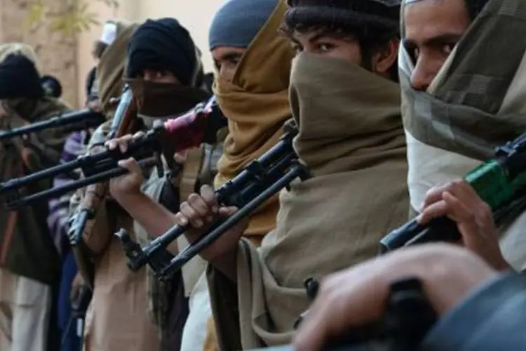 
	Ex-combatentes talib&atilde;s em cerim&ocirc;nia em Jalalabad: fonte policial disse que entre os 20 feridos se encontram mulheres e crian&ccedil;as
 (Noorullah Shirzada)