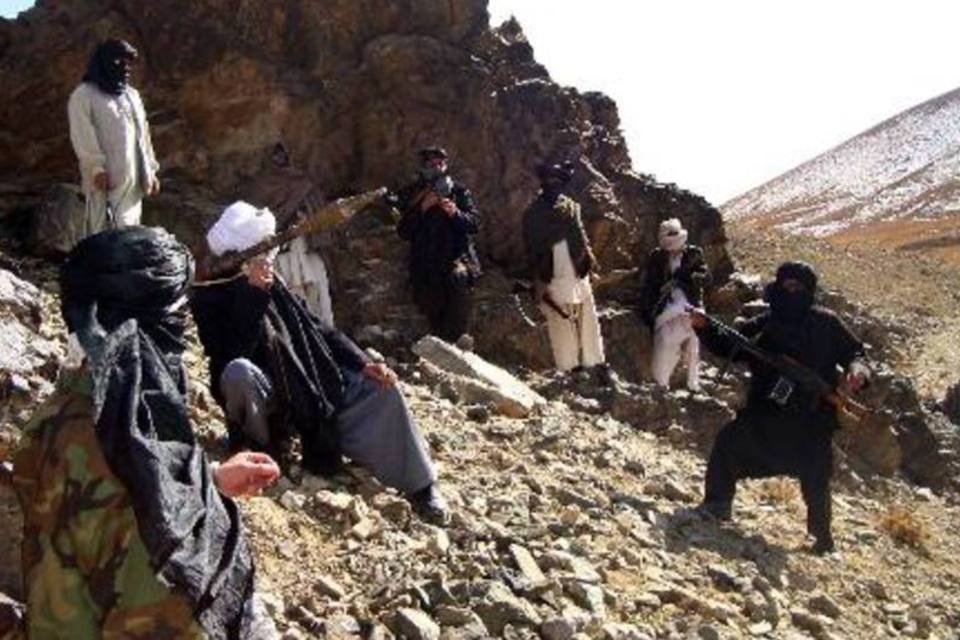 Talibãs dizem desconhecer processo de paz com Cabul