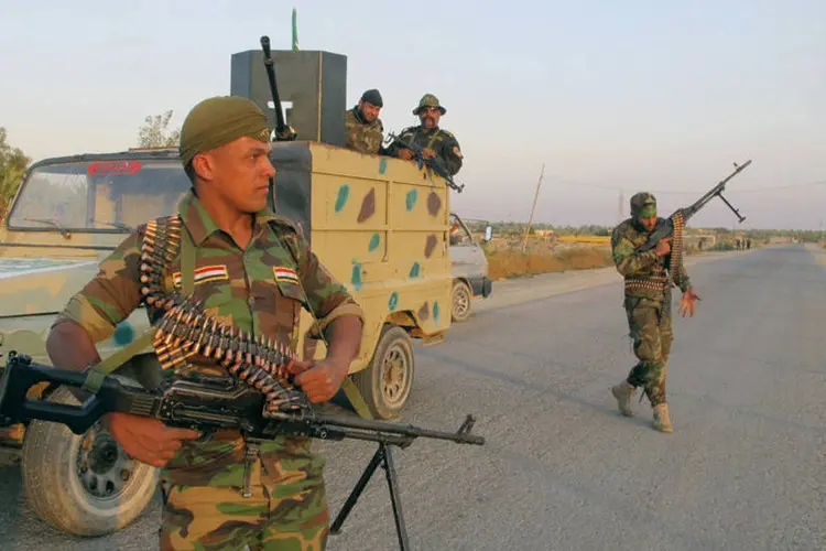 Combatentes xiitas em Bagdá: suicida também feriu outros 60 combatentes xiitas (Stringer/Reuters)