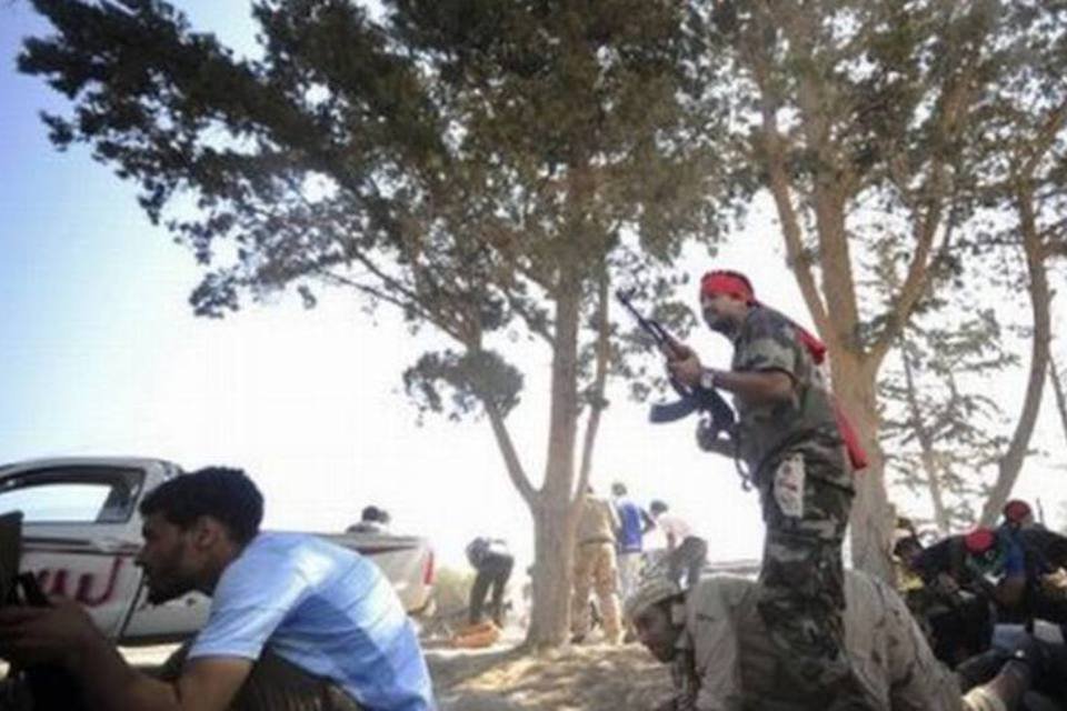 Combates entre forças do novo governo e tribo matam 4 na Líbia