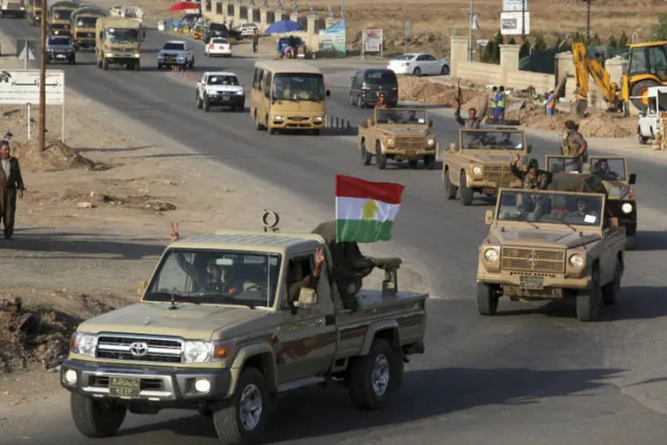 
	Comboio de peshmergas: curdos do Iraque chegaram &agrave; cidade de Kobani com armamentos pesados para ajudar os curdos da S&iacute;ria a enfrentar o Estado Isl&acirc;mico
 (Reuters)