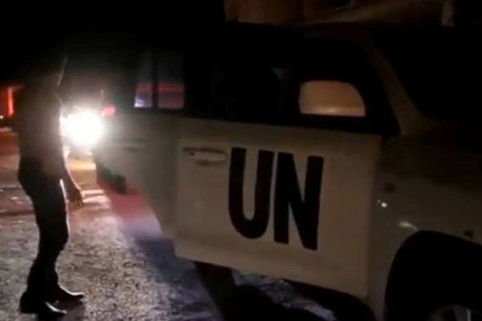 Síria ataca oposição após entrada de comboio humanitário