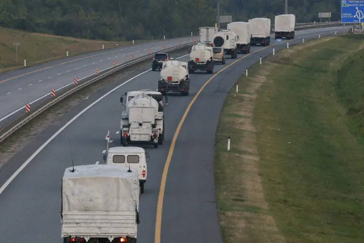 Comboio russo de ajuda humanitária para a Ucrânia em estrada (Maxim Shemetov/Reuters)