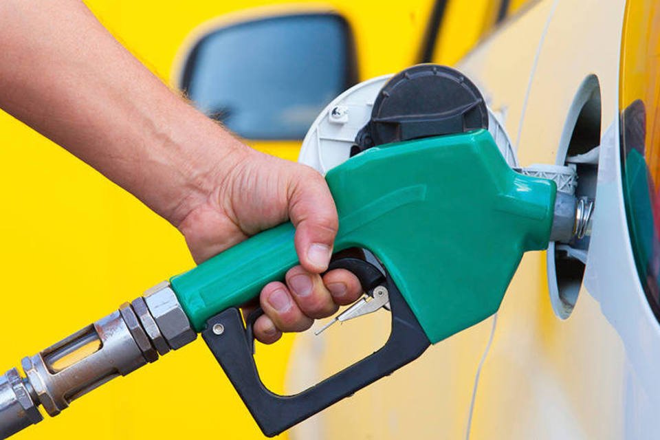 Bomba de combustível: pelo menos 11 postos de gasolina em oito cidades venderão gasolina mais barata (Grafoto/Thinkstock)