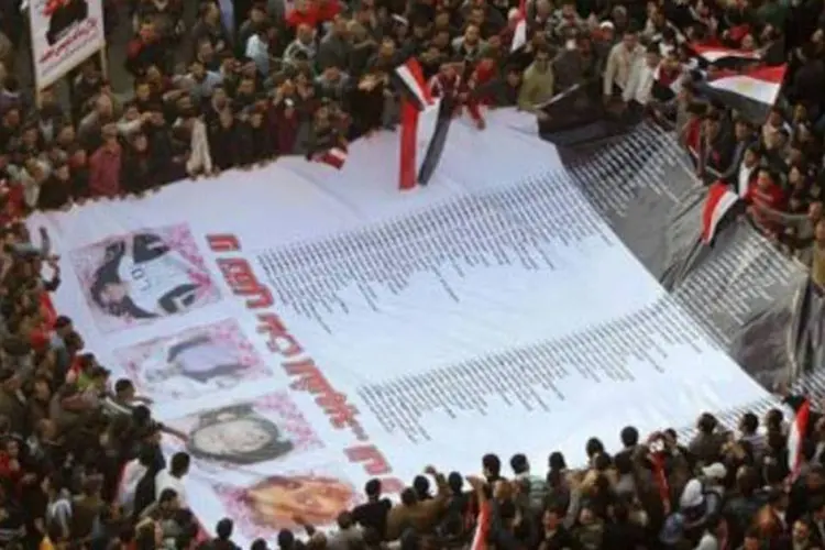 Multidão comemora a saída de Mubarak do poder no Egito ( Khaled Desouki/AFP)