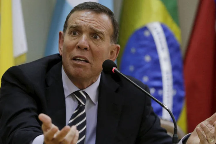 
	O presidente da Conmebol, Juan &Aacute;ngel Napout: os dois dirigentes e seus representantes n&atilde;o estavam dispon&iacute;veis de imediato para comentarem
 (REUTERS/Jorge Adorno)