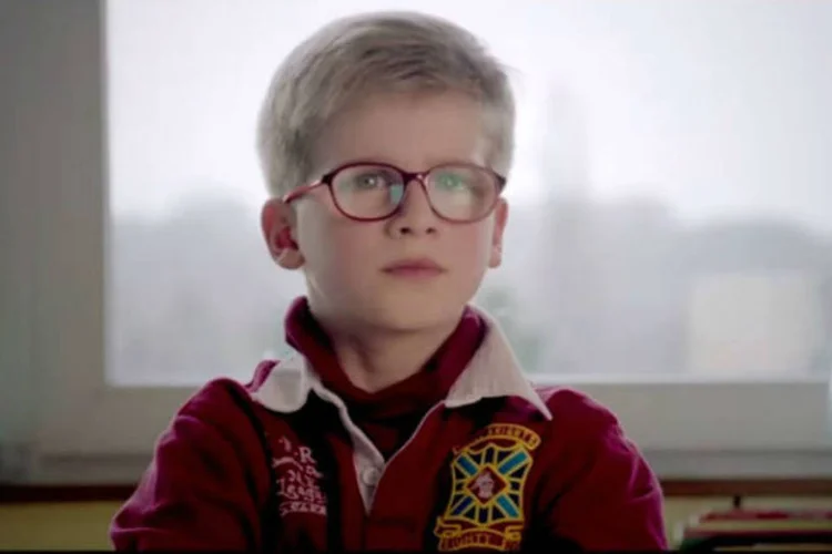 Comercial na Bélgica: crianças falam sobre banqueiros (Reprodução)