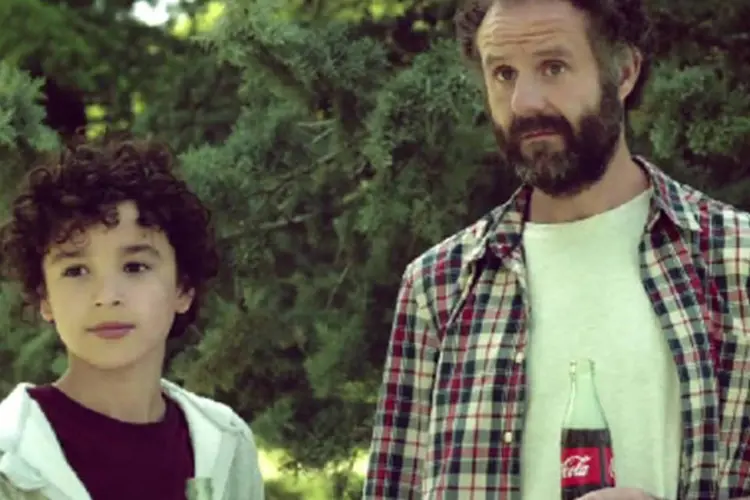 Comercial da Coca-Cola sobre futebol: garotinho argumenta a sua capacidade para tomar as próprias decisões (Reprodução/YouTube)