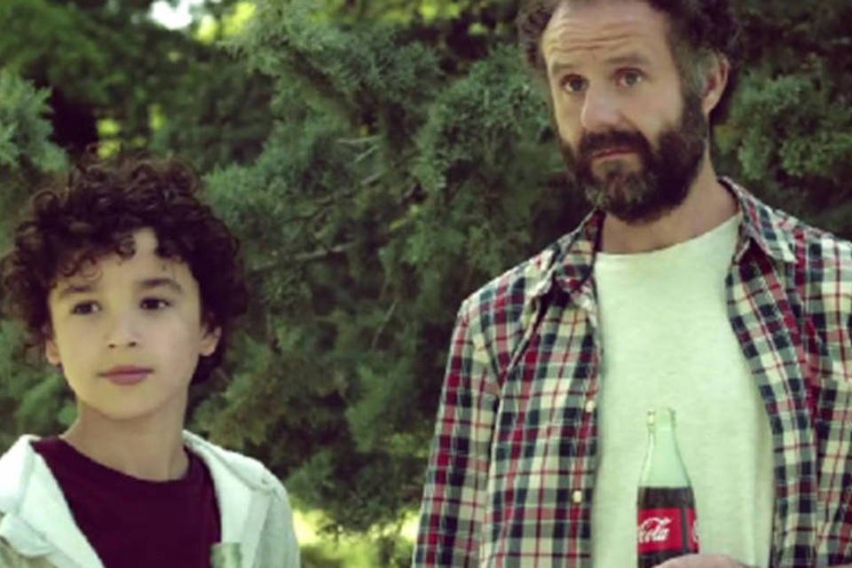Garoto quebra tradição familiar em campanha da Coca-Cola
