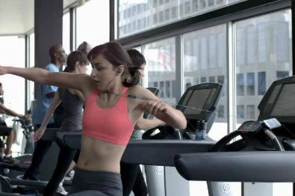 Comercial mostra "videocassetadas" com fones de ouvido
