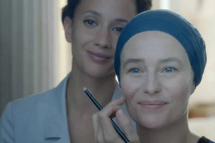 Filme da L'Oréal: marca de cosméticos defende não só que a beleza é para todos, mas também que ela tem o poder de transformar nossas vidas (Reprodução/YouTube/LOréal Group)