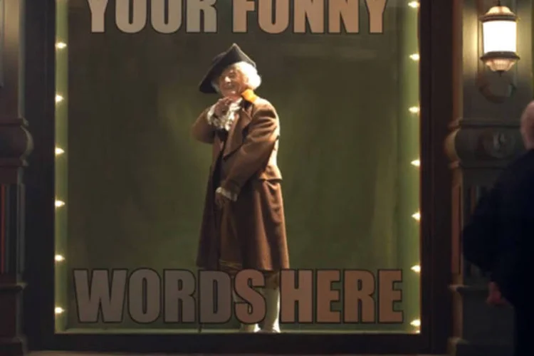 Comercial com memes: empresa de design de sites Squarespace resolveu juntar um monte de memes, vírus e lixos virtuais que tornam a internet um péssimo lugar (Reprodução/YouTube/Squarespace)