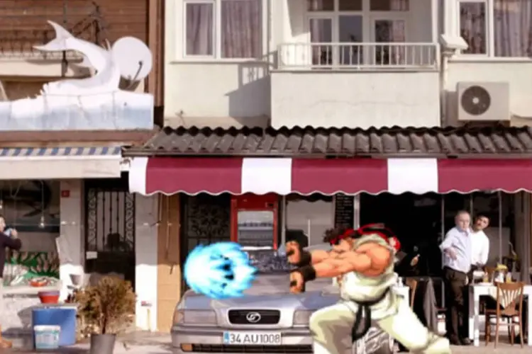 Publicidade da empresa de seguros Anadolu Sigorta: o comercial é bobo, mas quem resiste a qualquer referência de “Street Fighter 2”? (Reprodução/YouTube/Anadolu Sigorta)