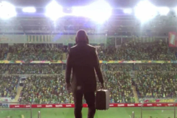 Comercial da Brahma: filme, criado pela agência Africa, conta a história do futebol, desde sua transformação, até a sua volta para casa (Reprodução/YouTube/CervejaBrahmaOficial)
