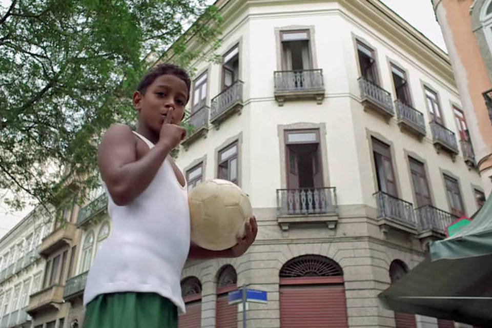 Sem estrelas, comerciais mostram lado "vira-lata" da Copa