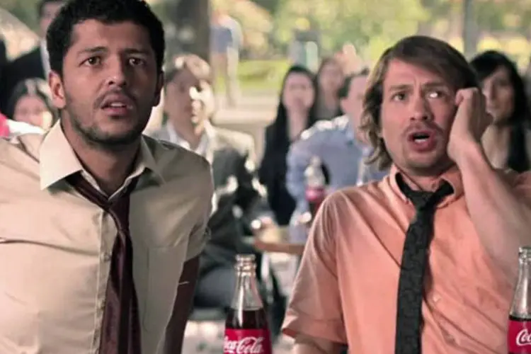 
	Campanha Portuguesi&ntilde;o, da Coca-Cola no Equador: jeitinho brasileiro de falar vira brincadeira
 (Reprodução/Coca-Cola)